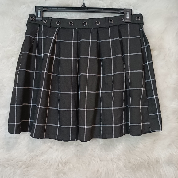 Hot Topic Black Plaid Skirt With Belt Size XL - Picture 4 of 7